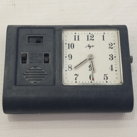 Настольные часы-будильник "Луч" с отломанной минутной стрелкой, Беларусь